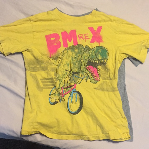 2 t-shirts - Picture 2 of 2